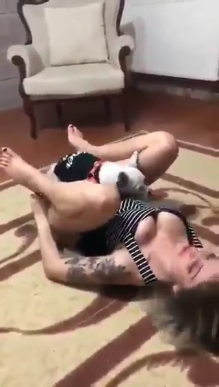 Türk Vip İfşa Serisi (4) Köpeğine sürttüren sarışın – İzle | TurkIfsaLife